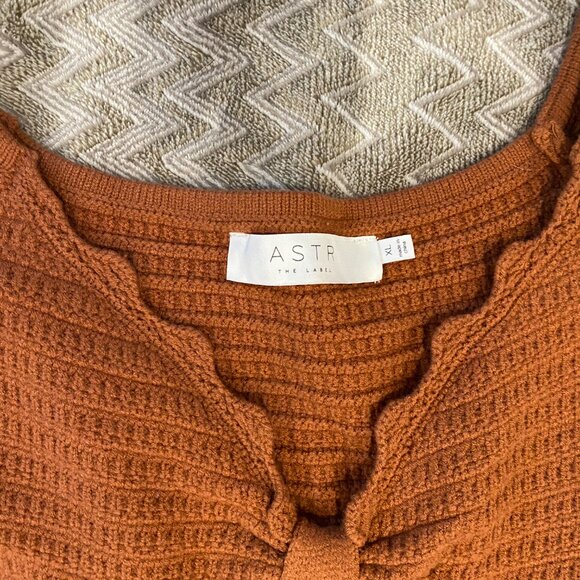 Astr The Label Crochet Crop Top - Picture 3 of 5